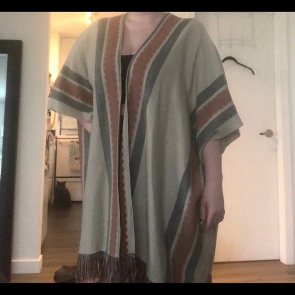 Cozy Rustic Fringed Shrug - Picture 2 of 2